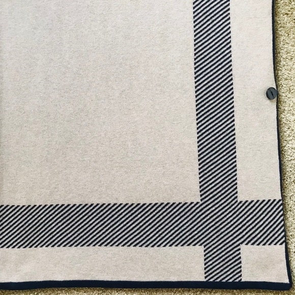 CAbi Reversible Navy/Tan Wrap Sweater Shawl Poncho Open Front Button Sides LNWOT - Picture 13 of 14